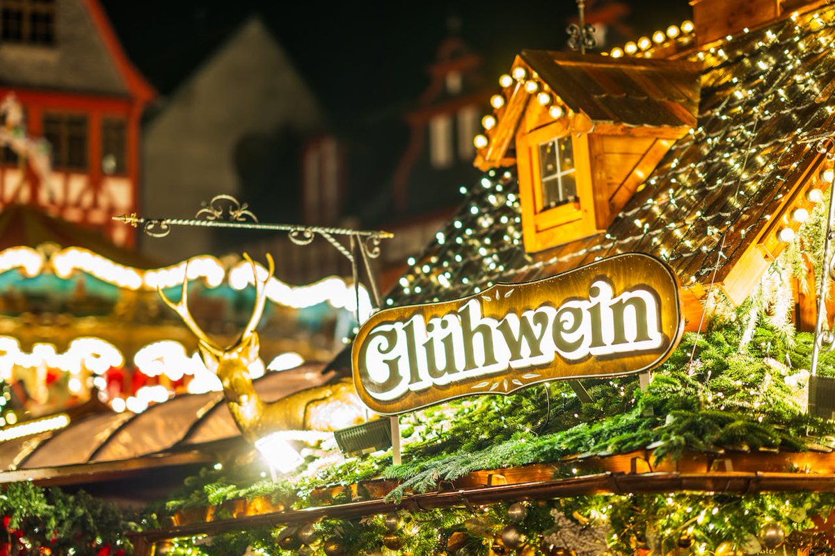 What_You_Wonder's tweet photo. Let’s take a stroll through the enchanting world of Christmas markets and discover some of the most popular ones that spread joy and festive cheer across the globe. 🎄✨️🥂 https://t.co/9WFIkNr40v

#whatyouwonder #Christmas #christmastime #christmasmarkets https://t.co/bsD6sxZfzX