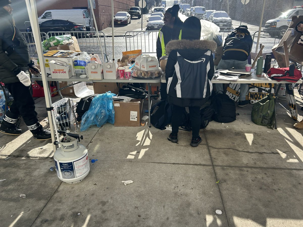 804_local's tweet image. Amazon called fdny on us cause we provide HEAT. But they union and we gucci lol