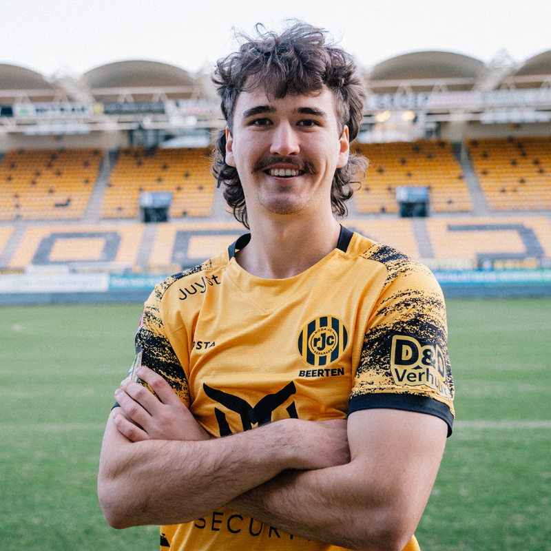 RodaJCKerkrade's tweet photo. Roda JC Kerkrade heeft het contract van Lucas Beerten met twee seizoenen verlengd. De multifunctionele middenvelder staat nu tot medio 2027 onder contract bij Roda JC 💛

#RodaJC #Beerten2027