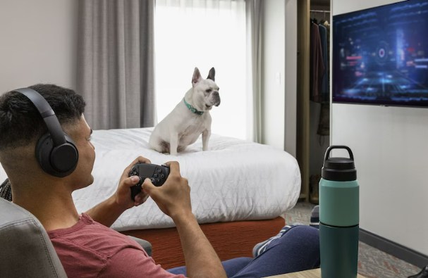 Feel like you never left home when you stay at te Candlewood Suites! Bring your gaming system and your pup and settle right into your extended stay!