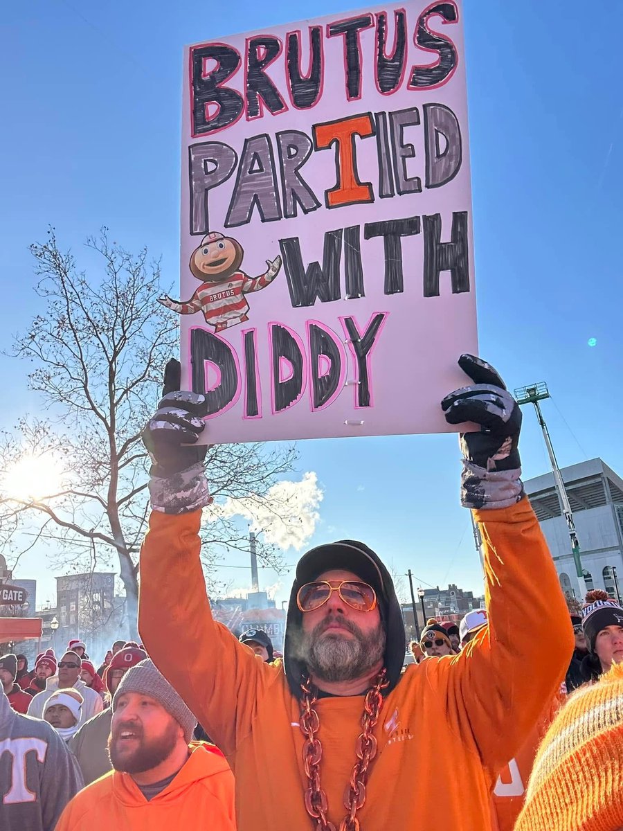ibleedgreen_33's tweet photo. LETS GO VOLS!! GBO 🍊 https://t.co/f721MJs2lE