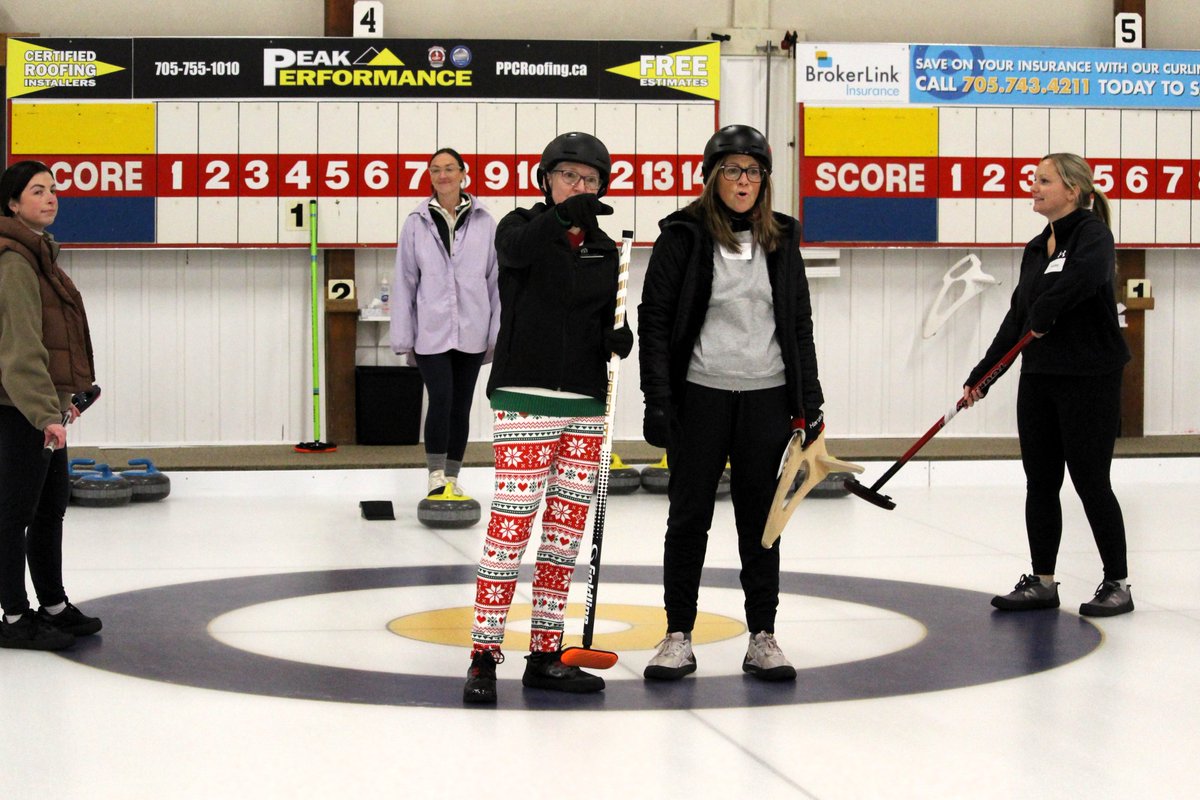PtboCurling's tweet photo. Last night before the holiday break for PCC's Thursday learn to curl group.  A fun game plus corner to corner and then cupcakes and socializing after.  Season's Greetings.🎅🎄☃️🥌🧹 https://t.co/DMcMeQQxVy