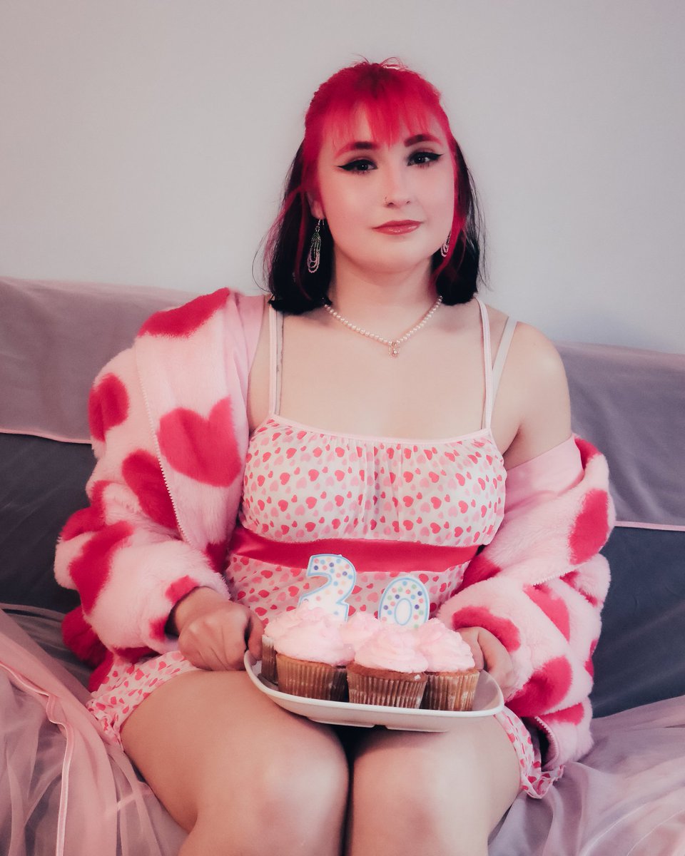 sleepycaspr's tweet photo. Birthday shoot for my friend ❤️ i love making my friends feel beautiful 
#pinkaesthetic #birthdayphotoshoot #fashionphotography https://t.co/FhBdv1ZufI