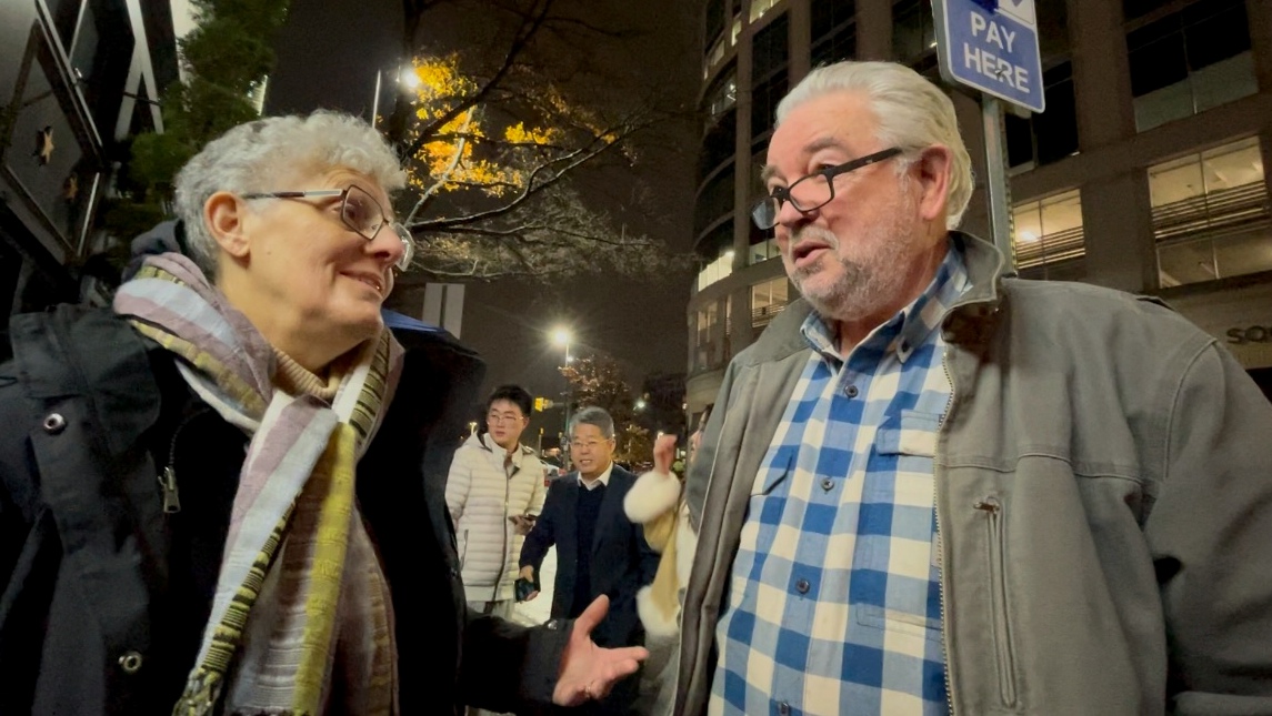 BaltimoreBrew's tweet photo. Brandishing fliers calling @baltimoresun owner David Smith a union buster, a journalist confronts him face to face at a @baltsunguild action outside @Atlas__Group's restaurants. https://t.co/LnLo2CZynO "What we’ve seen at the table does not demonstrate respect, David.” #fullrecap https://t.co/uVP9dMSWY0