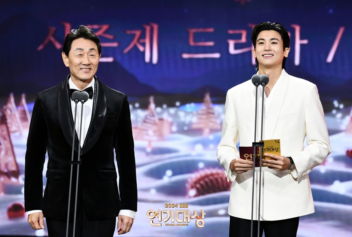 <2024 SBS 연기대상> 시상자🎙
#박형식 #허준호 #보물섬

#2024SBS연기대상 #SBSDramaAwards
#SBS드라마 #연기대상 #2024연기대상