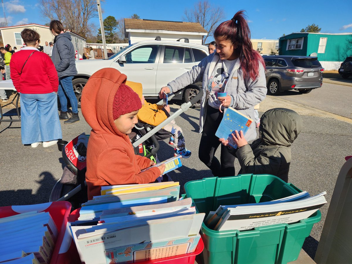 We are in the Greenleigh neighborhood today until noon for our community Outreach. Santa, games, coats and more! #oneccps