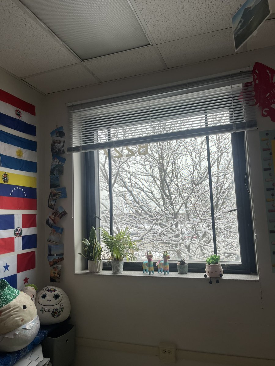MsCyrEd's tweet photo. Happy winter break, Saints! Enjoy the holiday season with friends and family. ❄️⛄️ Your World Language teachers are proud of your awesome semester in our courses‼️ Use your Spanish over break 😁 #SaintsPride #WorldLanguageDept https://t.co/jcm52axh3o