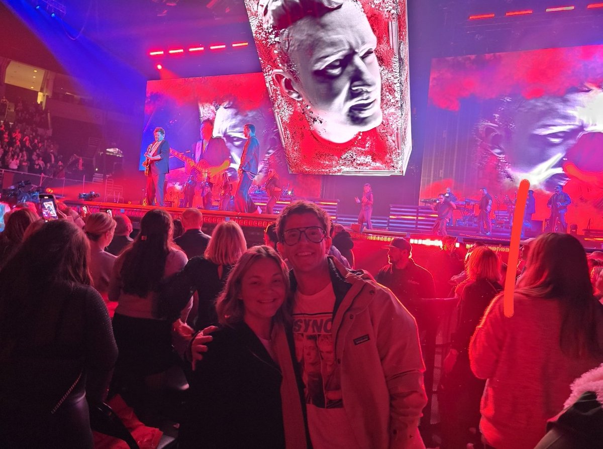 MStropnik's tweet photo. Justin Timberlake 

#justintimberlake #stl #live #tftwt #eitiw #everythingithoughtitwas #theforgottomorrowworldtour #concert https://t.co/ZCej2r9iXr