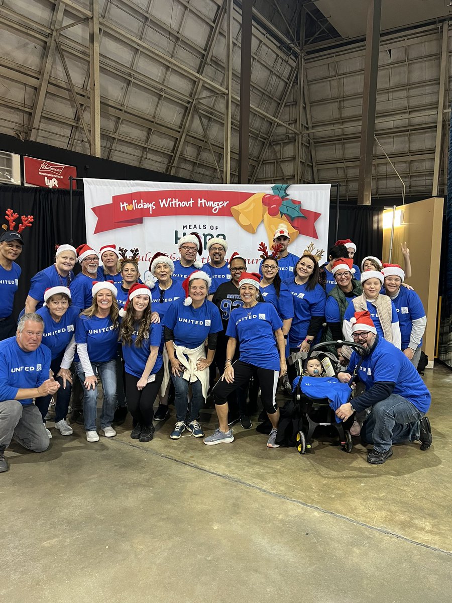 carletica's tweet photo. RSW Team together helping the Community! Meals of Hope!
Good Leads the Way!✈️❤️✈️❤️
@MikeSpagnuoloUA @jacquikey @LouFarinaccio @TamikoLong2 @ordgirl87 @PietroRicci19 @scarnes1978 @Nbnjil @united @AOSafetyUAL @weareunited https://t.co/QeDcmD68JH