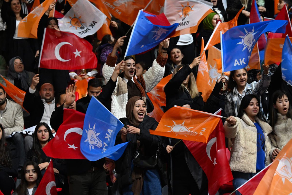 #Osmaniye İl Kongremiz hayırlı olsun.

Büyük bir coşkuyla gerçekleştirdiğimiz kongrelerimizle birlikte partimiz daha da büyüyerek ve güçlenerek yepyeni ufuklara ilerliyor.

Hep birlikte hedeflerimize yürüyoruz. Teşkilatlarımıza teşekkür ediyoruz.