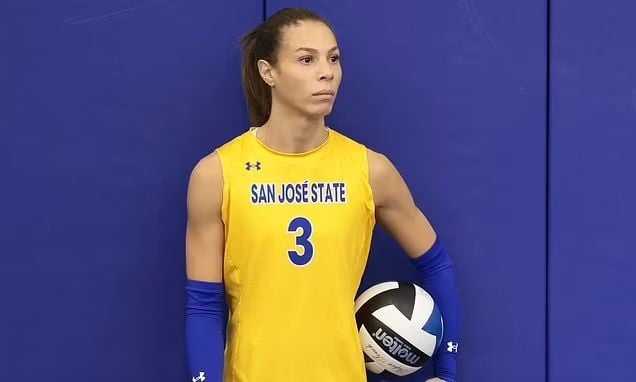 jon_snow_pt's tweet photo. 🚨 BLAIRE FLEMING’S VOLLEYBALL SEASON SPARKS MASS EXODUS.
The controversy over the trans athlete disrupted her school’s sports program.
#BlaireFleming #Volleyball #TransAthlete #SportsControversy https://t.co/PHlOWi4mW3