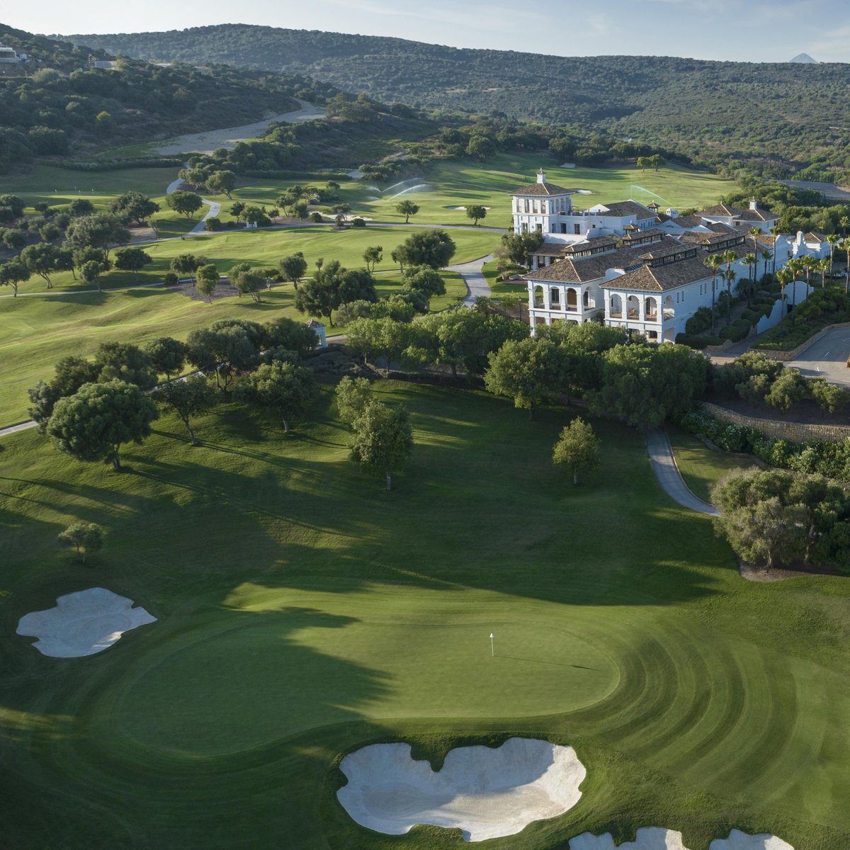 With elevated tees, rolling fairways, winding doglegs, and abundant water features, the Cabell B. Robinson-designed golf course at La Reserva Club offers a distinctive challenge. Golfers must summon the courage to play boldly in their quest for a great score.