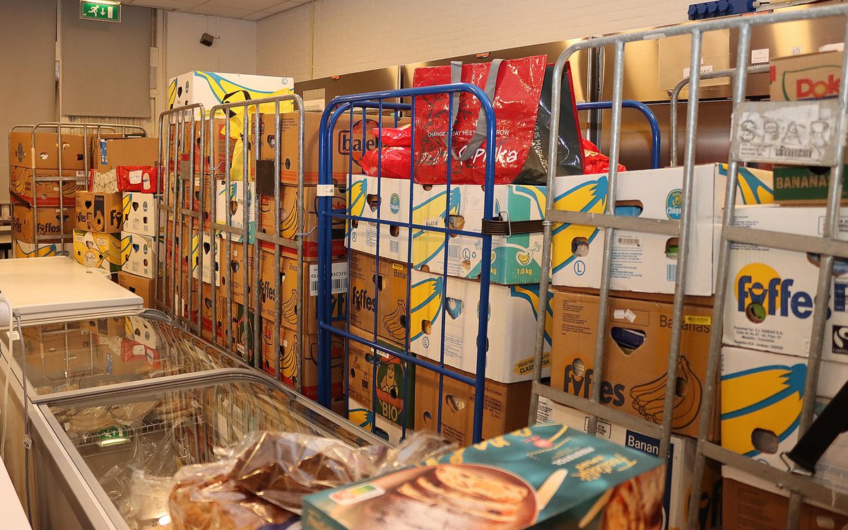 Beloofd = beloofd! Afgelopen maandag de melding over de grote #decemberactie bij de supermarkten: "Eind van de week weten we het exacte aantal...."

Ttttrrrrrrrromgeroffel....Het totaal is uitgekomen op 625 volle bananendozen. Hè, hoe dan?!

Meer info: bit.ly/36n3O6A