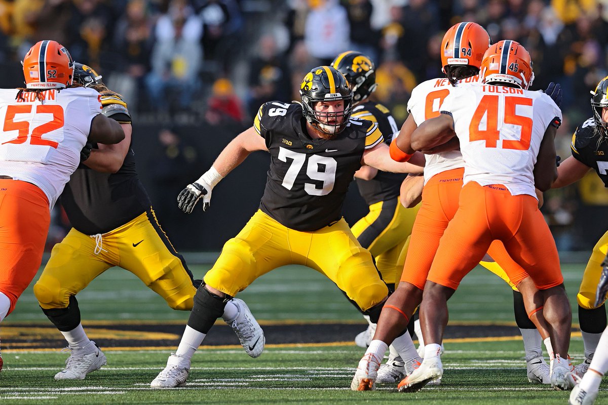 Happy Birthday to Jack Plumb! (<a href="/CoachPlumb1/">Jack Plumb</a>) Have a good day. Go Hawks! #LegacyHawk