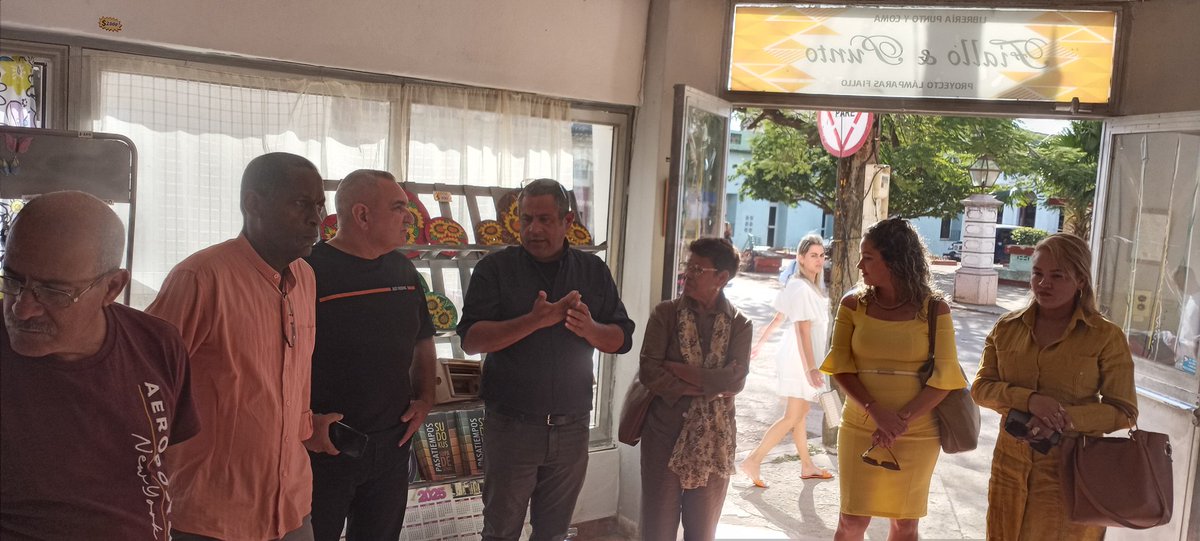 MariaCeliaFer17's tweet photo. Recorrido de Directivos del Grupo Empresarial de Artemisa por #SanAntonioDeLosBaños, Proyecto Fiallo y Punto y Tienda La Curiosa.
#ETCL @GEArtemisa @desarrollo_gea @sergio_suarez_1 @LlopizCesar
#Cuba 🇨🇺 https://t.co/5M6P9ea1Ll