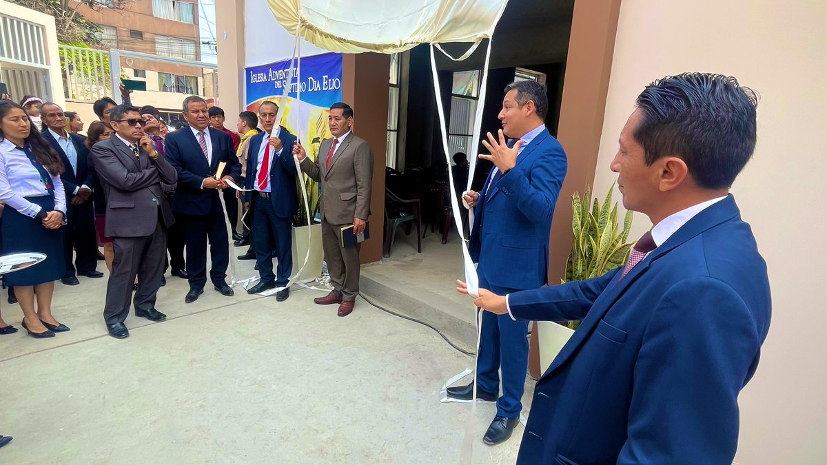 AdventistasAPCE's tweet photo. 📍Lima Centro: ¡Renovados para la misión!
La iglesia adventista de Elio, en el corazón de Lima, presenta su nueva fachada, símbolo de nuestra visión de llevar el evangelio a cada rincón 🌍. Inspirados por la #MisiónGloCal, y llevar nuevos discípulos para Cristo #RID https://t.co/7uoXcttPeB