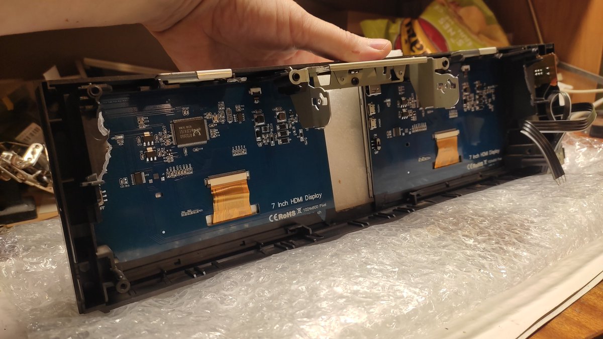 Thunder_Owl's tweet photo. Speaking of my creative activities right now, started works on "FakeDeck V2", possibly named "Techni-PC"? https://t.co/vy6M32hl4u
