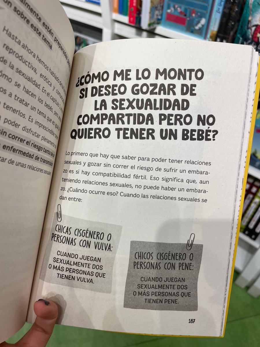 forero_melany's tweet photo. Hoy en la librería internacional, Costa Rica me encontré con esta aberración. Le quieren arrebatar la inocencia a los niños al estilo ventana Overton. Cuiden a sus hijos. https://t.co/EP4pFNja32