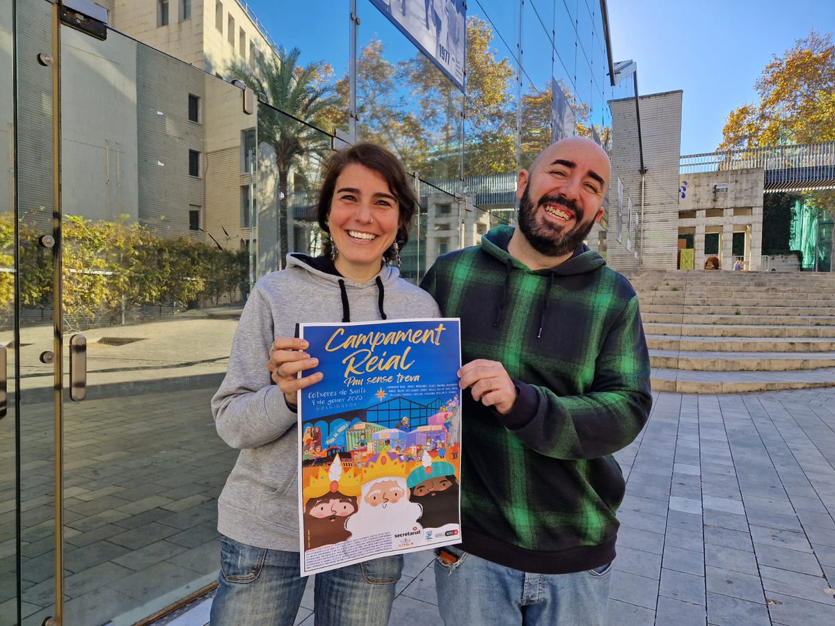 sants3radio's tweet photo. Els infants podran pujar a un trenet per visitar el #Campament #Reial de les Cotxeres de #Sants 2025.
Al #SantsMontjuïcAlDia en @JParraOrti i la Montse de @CotxeresCasinet ens expliquen com serà el 4 de gener.

🎧Audio👉https://t.co/QqbtFFrIBp
📰Notícia📸👉https://t.co/XYR0KbsfV7 https://t.co/cGBRbzSfV3