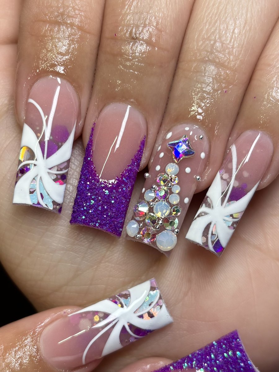 serenaxo_'s tweet photo. 🎄💜❄️ https://t.co/xs5pXyidrQ