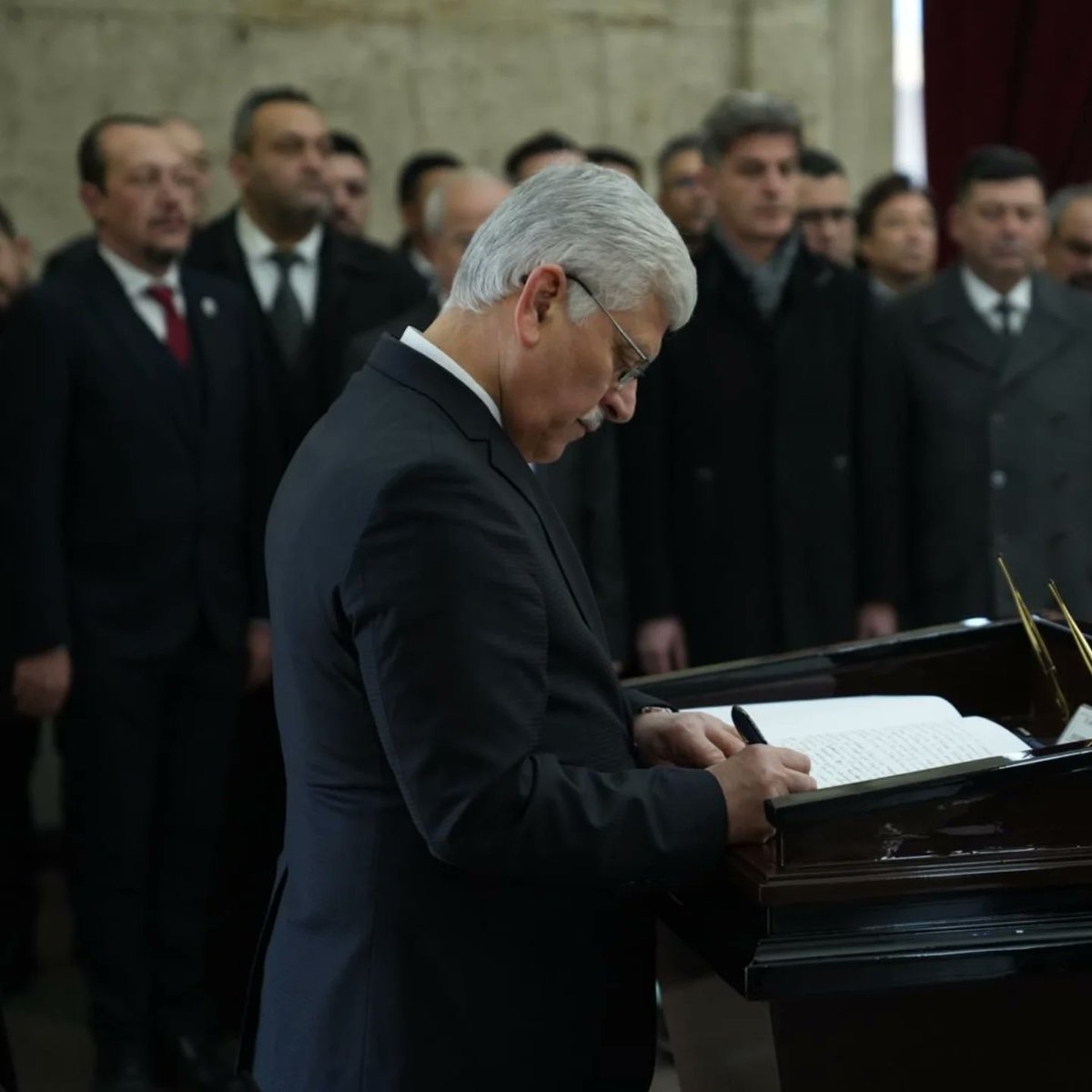 Türk Veteriner Hekimleri Birliği 51. Dönem Oda Başkanları 1. İstişare Toplantısı başlamadan önce Konsey Yönetimi ve Oda Başkanları ile birlikte Anıtkabir ziyareti yapıldı, mozaleye çiçek konuldu. Oda Başkanı Ali GÖK ve Genel Sekreter Cenk AKIN Odamız adına katılım sağladılar.