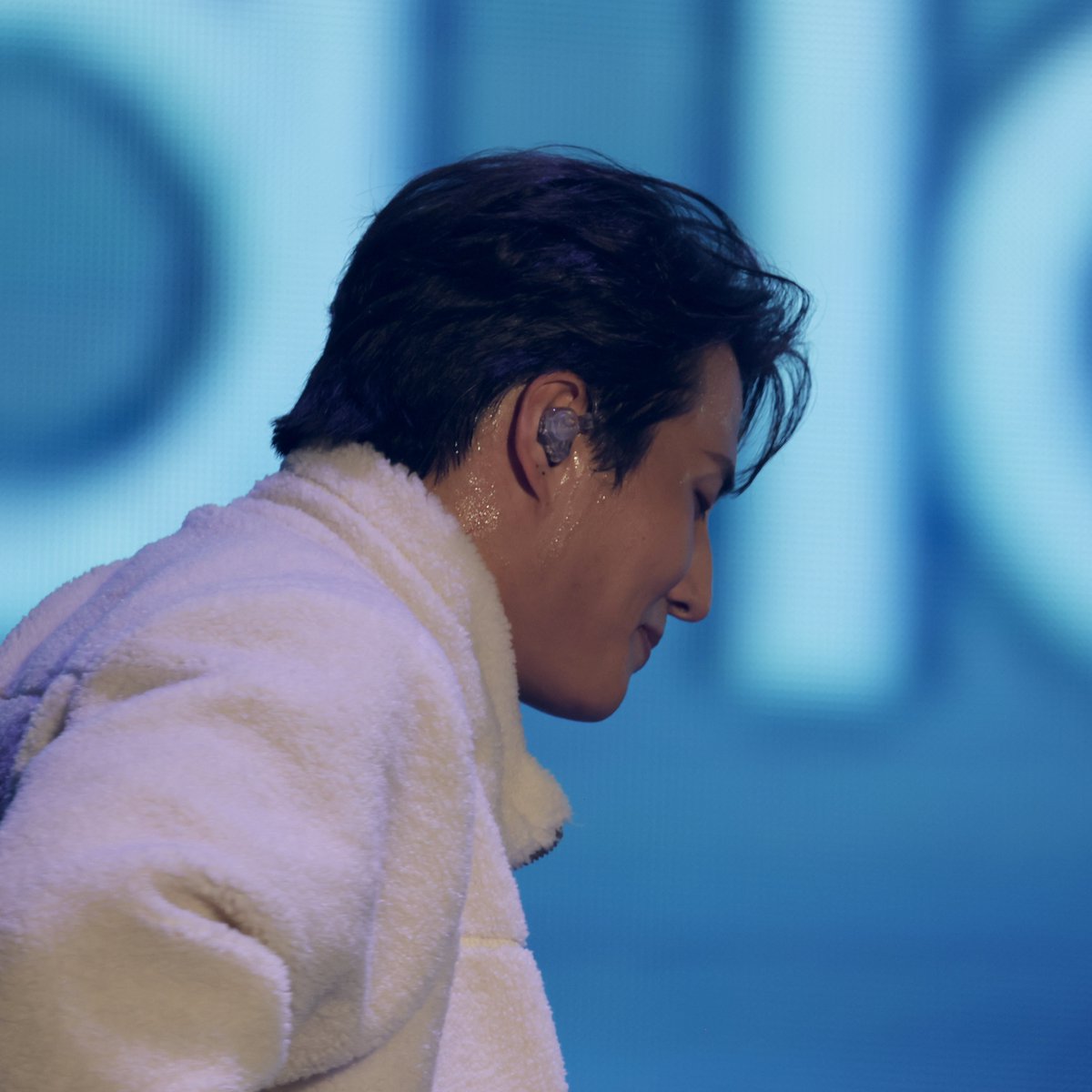 아 근데 솔직히 내새끼 땀 흘리는거보고 안그래도 공연하느라 힘들텐데 후리스 엠디로 냇다고 꾸역꾸역 입혀논거 진짜 화딱지 남
걍 티셔츠입혀도 되는거자나