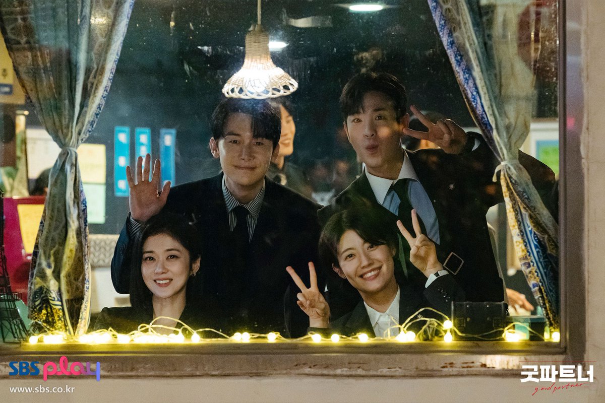 _rhang's tweet photo. 20241221 sbs 연기대상

청소년 연기상 (유나)
조연상 (지승현)
베스트 퍼포먼트상 (한재이)
베스트 팀워크상 (대정로펌)
우수연기 남자상 (김준한 표지훈)
최우수 연기상 (남지현)
>> 대상 (장나라) <<

굿파팀 8관왕 너무 따스해🥹…
모두모두 축하드립니다 🤍 https://t.co/ExbQI8CRdH