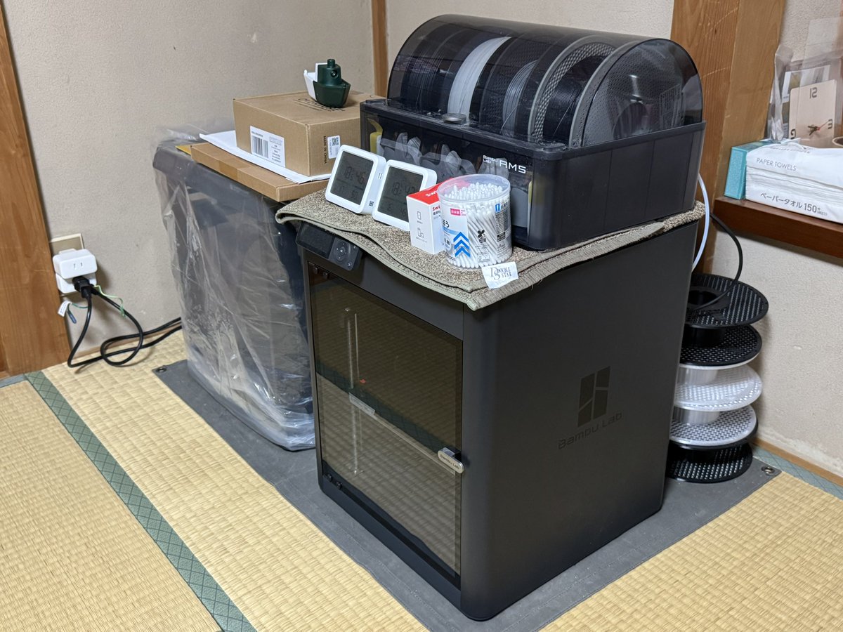 od_1969's tweet photo. A1miniの後ろで新入りを見守るP1PとP1S
(1カ月ほど動かしていない)
#bambulab
#A1mini
#AMSlite
#P1P
#P1S
#3Dプリンタ https://t.co/FhpaUOhOrg