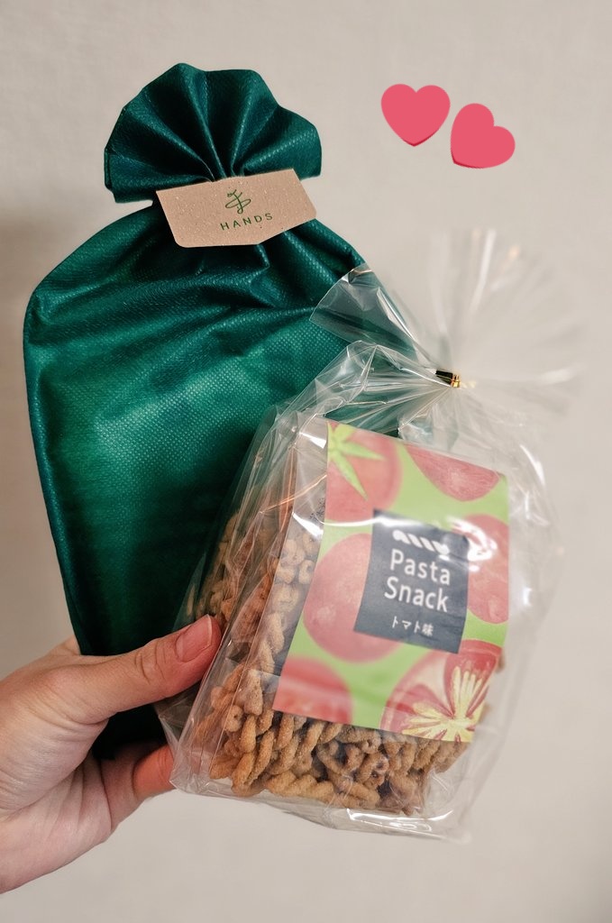 また、今日は事務所のお友達の
野尻ちゃんも観にきてくれました！🥰
美味しそうなお菓子と入浴剤を頂きましたぐへへ🤤
お芝居を観て刺激をもらったよと言ってもらえてすごく嬉しかった✨
来てくれて本当にありがとう！😭💓