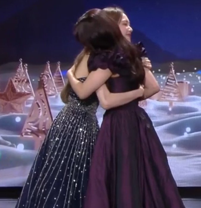 bchamomilee's tweet photo. From thiss To thiss
Support each others #leesungkyung #parkshinye https://t.co/kXu4MLHHEK