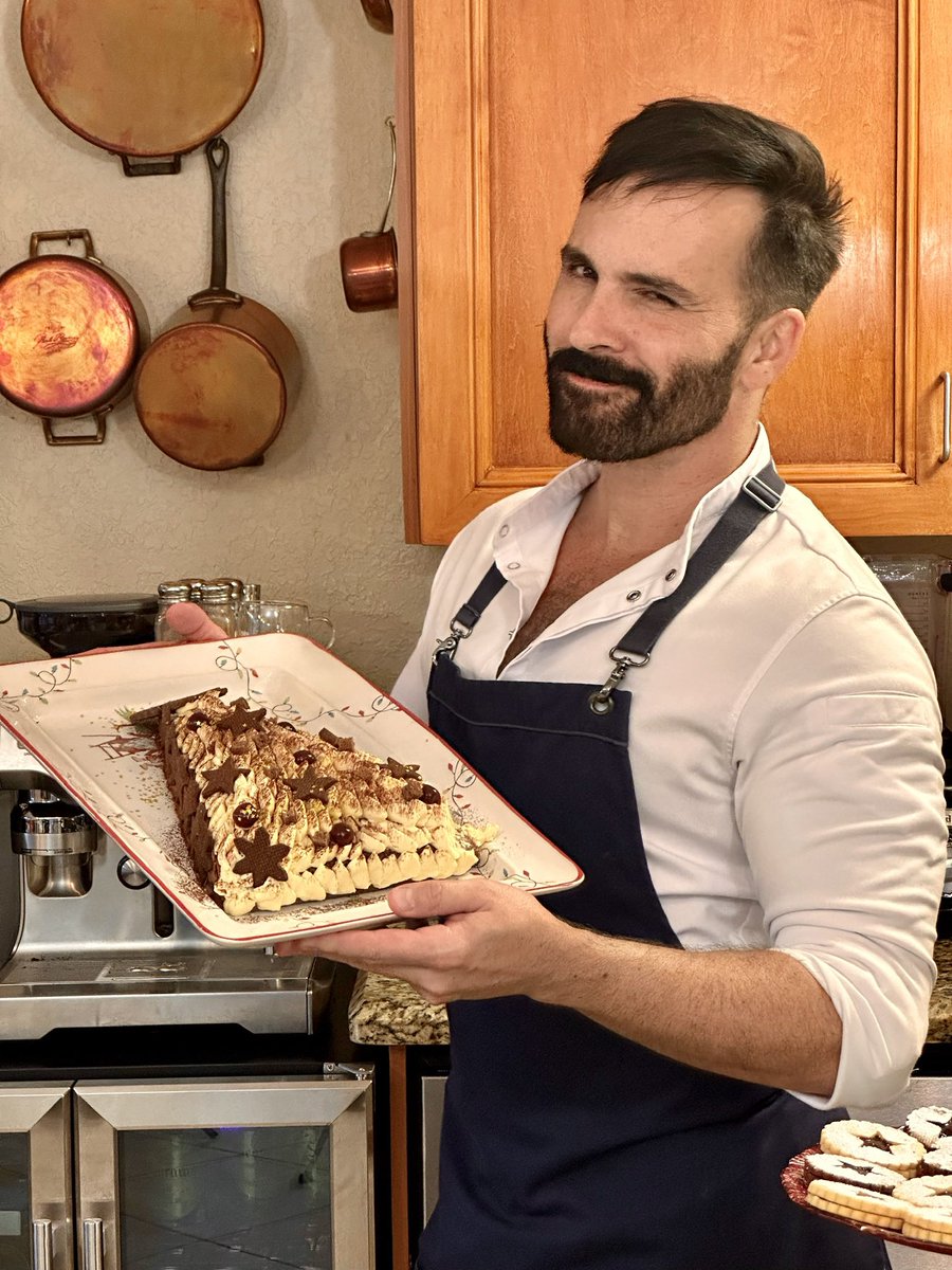 sweetsalgado's tweet photo. Xmas times!!! #xmascake #xmas https://t.co/R7I0EW6Yw2