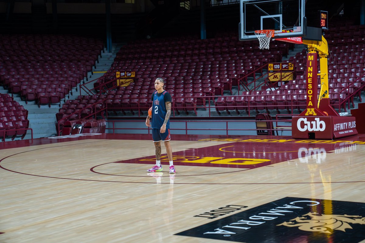 TB is home for the holidays.

#uKNIGHTED