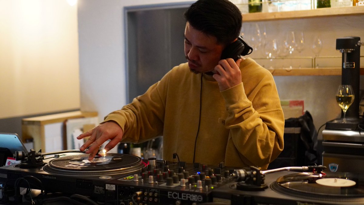 LIGHTCAFE2022's tweet photo. 2024/12/17
ROOM Vol.4
佳き夜でした🎧

Dj.
マイケル J フォクス
長谷川 正樹
ANDRY
SHWBEE

また次の夜へ
ありがとうございました。

#ROOM #lightfactory 
#東長崎 #djlife #🍷🎧 https://t.co/LJegzWPduE