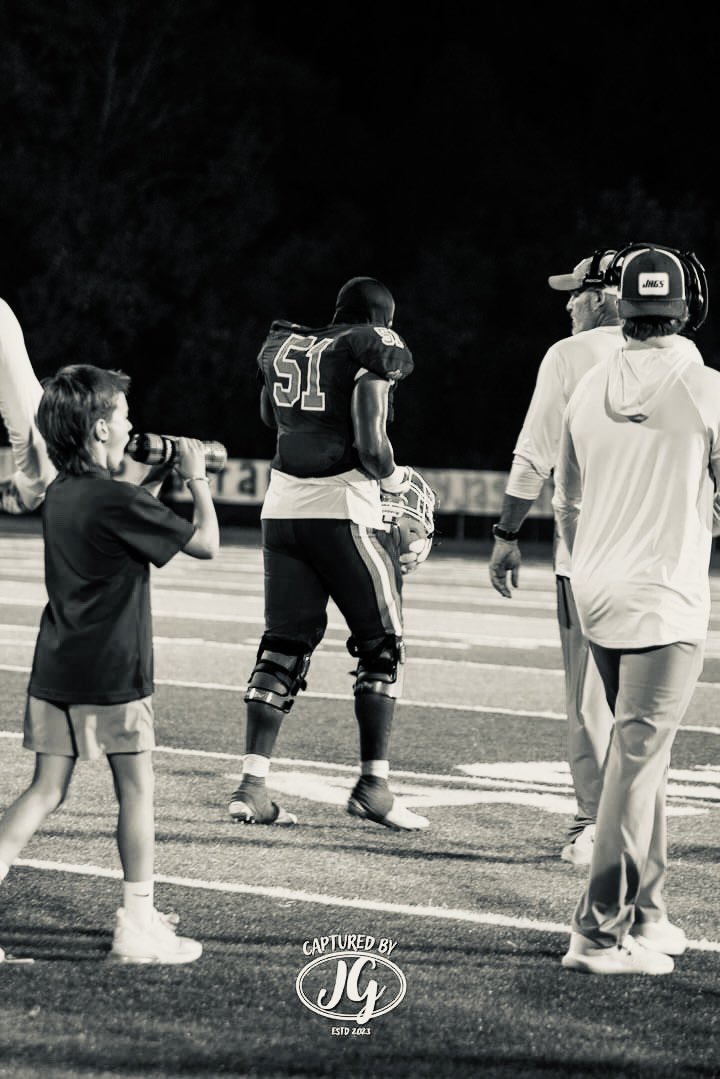 Junior Season Highlights ! 👉🏾hudl.com/v/2RKDaA👈🏾