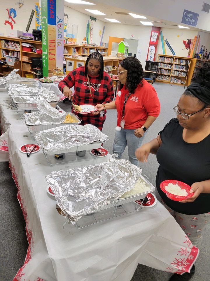 BruceElementary's tweet photo. "Bulldogs bringing the holiday spirit! Fellowship, laughter, and cheer are what we do best this season. 🐾✨ #BulldogPride #HolidayJoy" https://t.co/waVPQpcuv9