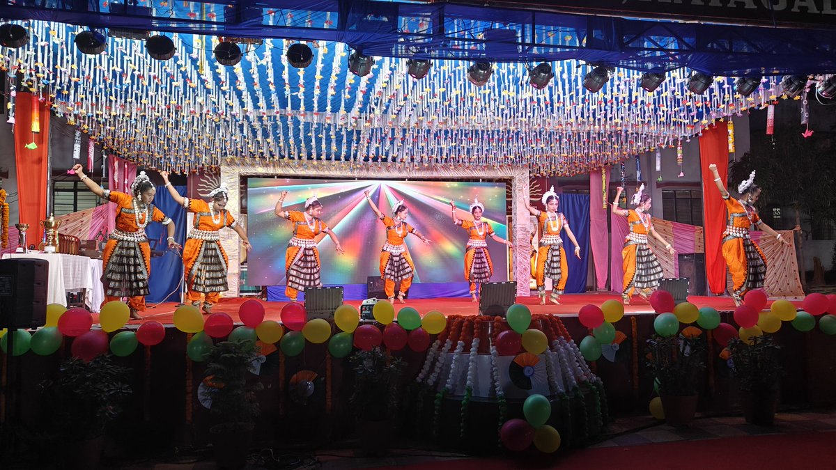 KendriyaVidyal3's tweet photo. PM SHRI Kendriya Vidyalaya Rayagada proudly celebrated its 17th Annual Day on 19th December 2024, showcasing a vibrant tapestry of talent, achievements, and cultural heritage. A day to remember and cherish!
#AnnualDay #17YearsOfExcellence
@KVS_HQ @BhubaneswarRo https://t.co/791MMmcDH8