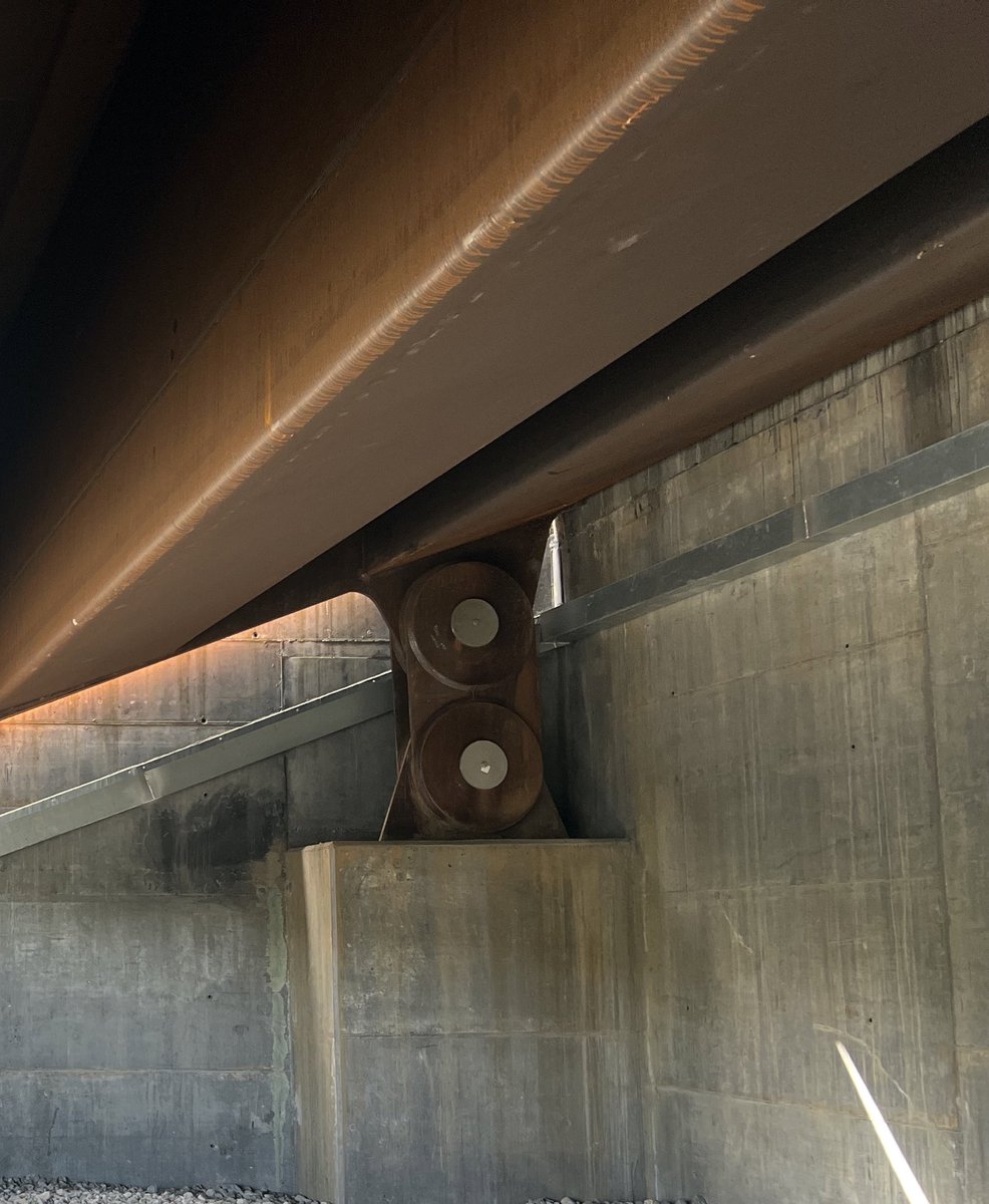 Yo veo lo mismo que en el puente de Allerru de Mario Guisasola 😉. Aquí en hormigón y en Allerru con acero ⤵️
📷 propia