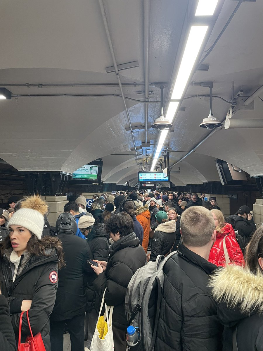 Andrew_K13's tweet photo. @PATHTrain are you even aware of what is going on? Run more trains https://t.co/TqeuHG92O5