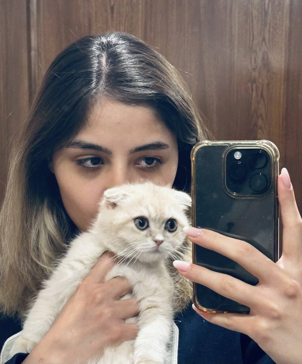 آذر با کسایی که اگه نبودن نمیدونم باید چیکار میکردم🤍