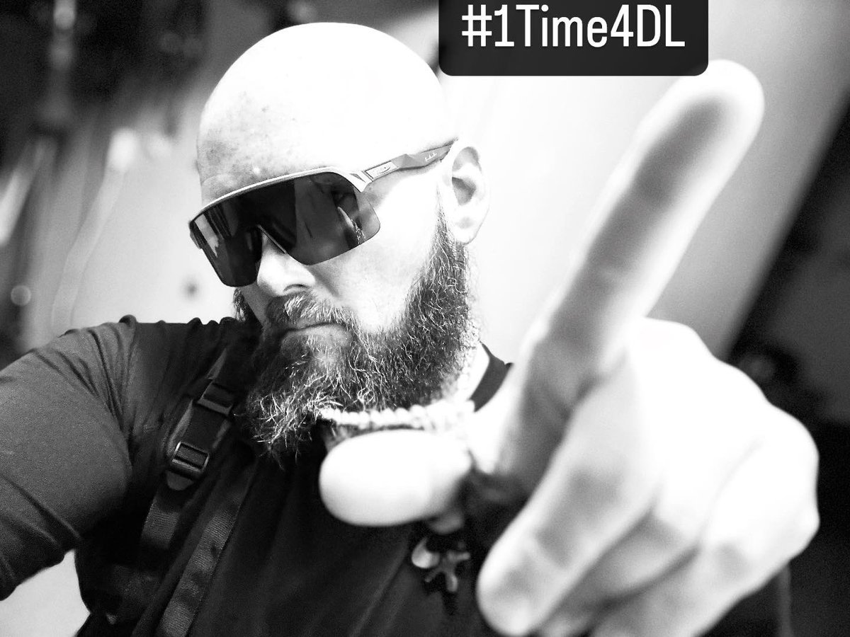 Just Had TO You KNOW WHAT IT IS! Let Me SEE who thinks they are The Best Defensive Lineman In The Country! If you think you have what it takes! Hit that #1time4dl on a 7 sec clip That’s all you need! 2.1seconds to hit the Q, 2seconds to hit the rb B.L.O.S. TFL, The elite block