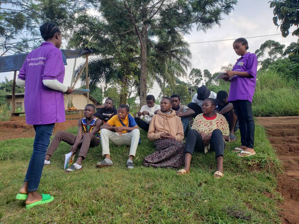 hovuca1's tweet photo. CSE Peer Promoters of the Mile 7 Mankon community receiving mentorship on how to effectively communicate their needs, promoting healthier and maintain more respectful relationships. @UNFPACameroon @lydie_mangele @EnoAmbo https://t.co/rf9aMdLUYw