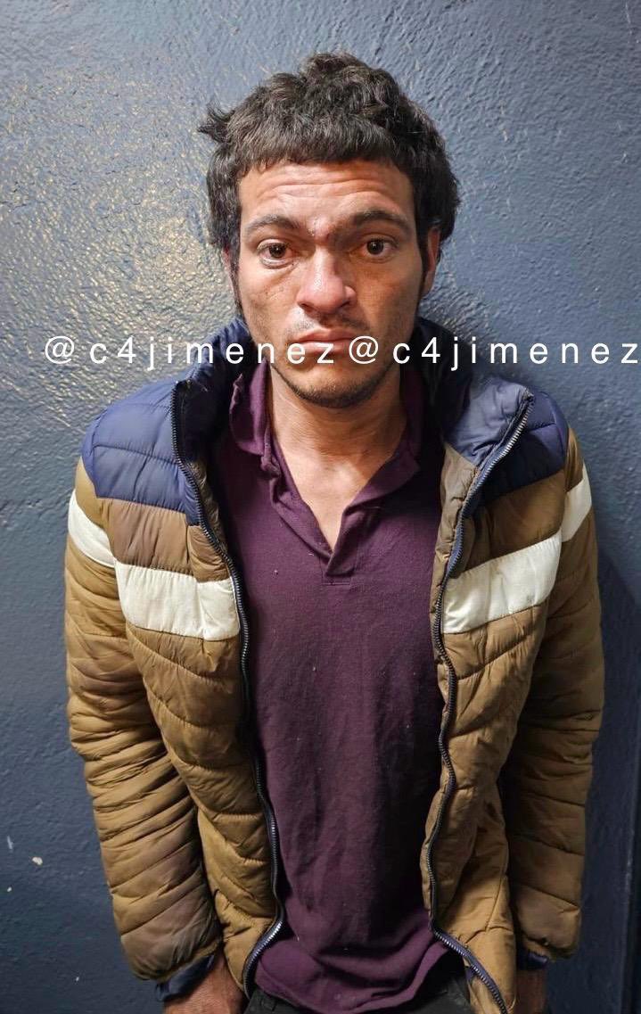 c4jimenez's tweet photo. HONDUREÑO APUÑALA en la CARA a MUJER
Cristian Canales
Atacó con un cuchillo a Alma Gómez.
Le provocó una herida de unos 25 cm en el rostro.
Paramédicos la llevaron al hospital.
Este agente de la Subsecretaría de Tránsito de @SSC_CDMX persiguió y así detuvo al tipo. https://t.co/YSSXkN2lia