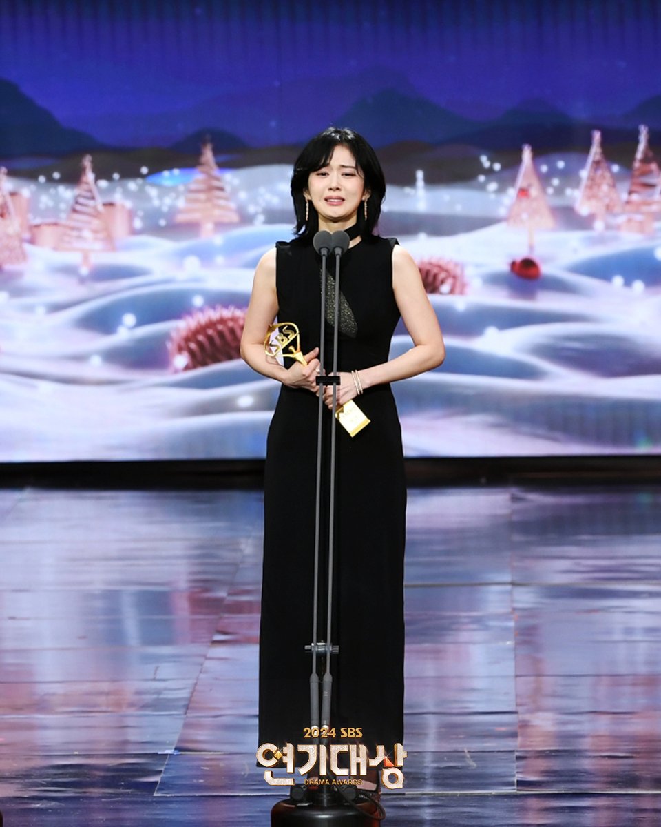 SBSNOW's tweet photo. <2024 SBS 연기대상> 
#대상🏆✨
#장나라 #굿파트너 #Goodpartner 

#2024SBS연기대상 #SBSDramaAwards
#SBS드라마 #연기대상 #2024연기대상 https://t.co/hqWIRtMiDt