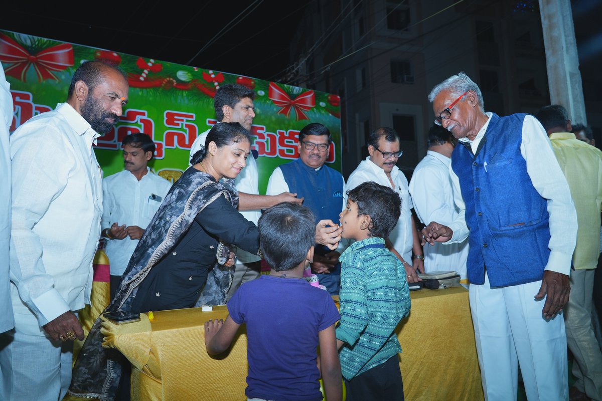 galla_madhavi's tweet photo. గుంటూరు పశ్చిమ నియోజకవర్గంలోని 22వ డివిజన్ లక్ష్మీనారాయణ పురం నందు జరిగిన సెమీ క్రిస్మస్ వేడుకల్లో పాల్గొన్న గుంటూరు పశ్చిమ నియోజకవర్గ MLA శ్రీమతి గళ్ళా మాధవి గారు.
#Gallamadhavi
#prechristmas https://t.co/3wCnInKy4h