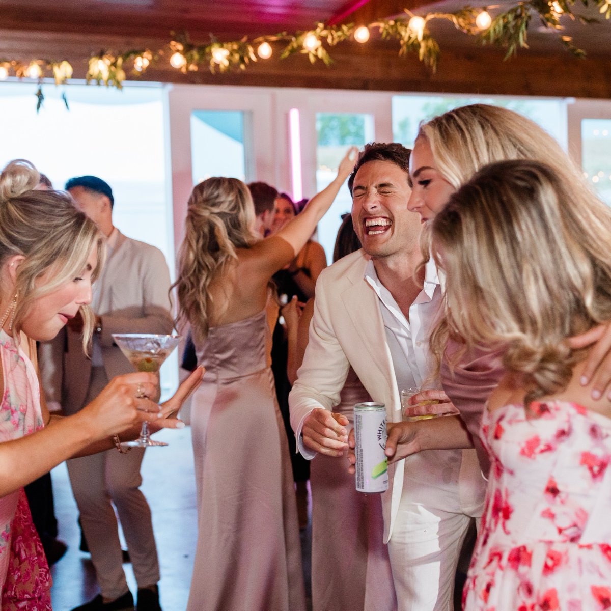 Taking the party to another level? 👋
-
📸 <a href="/janascottphoto/">Jana Scott Photography</a>