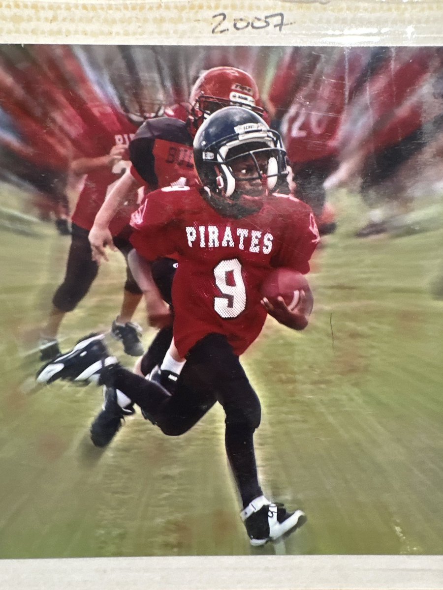 He started his football journey in red &amp; black 🔴⚫️