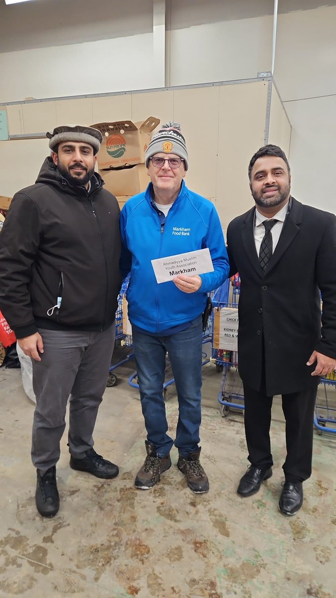 Today the Ahmadiyya Muslim Youth Association <a href="/AMYACanada/">Muslim Youth Canada</a>, Markham Chapter, donated $500 <a href="/MarkhamFoodBank/">Markham Food Bank</a> as part of our ongoing efforts to serve humanity, a principle deeply rooted in our faith. #Mercy4Mankind #Markham