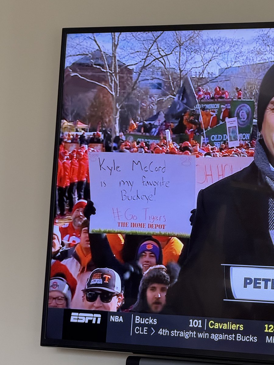 ESPN Game Day😆😆😆
<a href="/CuseFootball/">Syracuse Football</a> 🍊