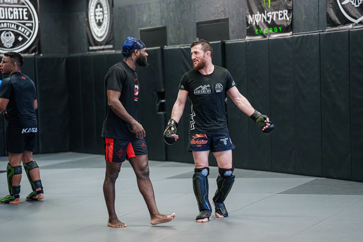 funkmasterMMA's tweet image. Everything is falling into place. Hard work and God first 💯
• 📸 @ cinedirector 
#UFC311 #AndStill! #FunkHarbor