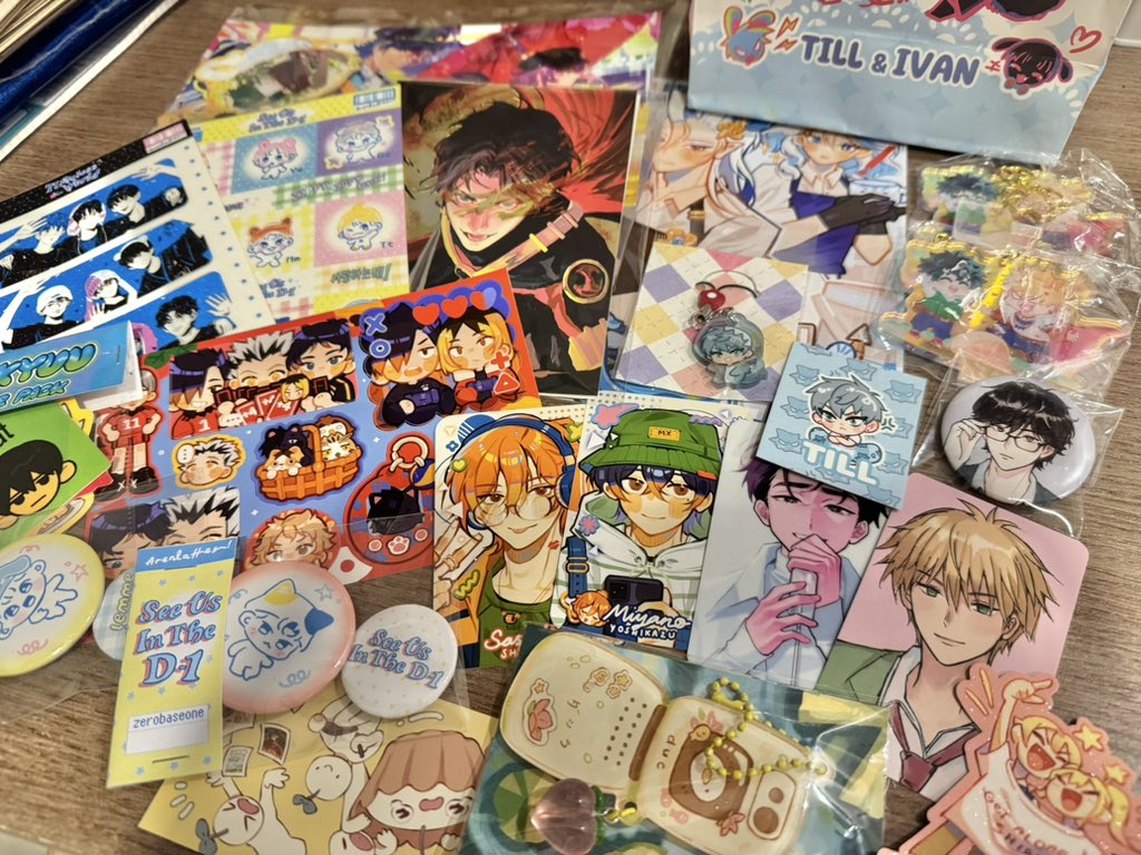 memoirhani's tweet photo. done with day 1! aku masih open jastip comic fiesta for day 2 ya 😆 https://t.co/KO8NQU9kXz